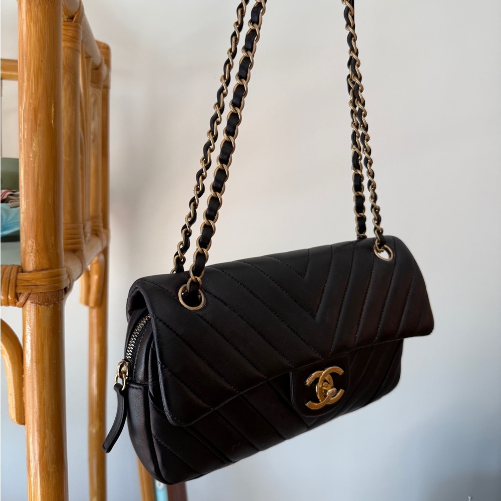 Chanel flap bag black and gold - Picture 5 of 12